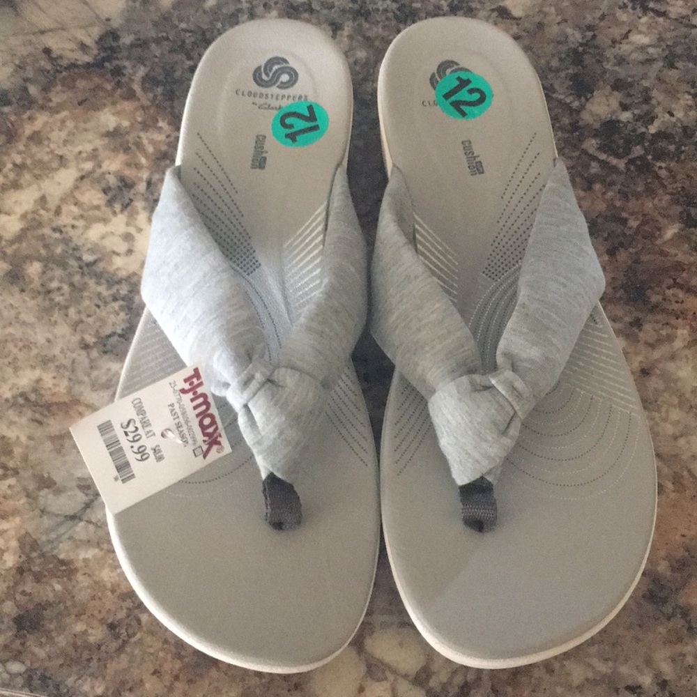NWT Gray flip flops by Cloudsteppers by Clarks